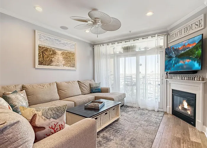 Luxurious Penthouse, King Beds. Dog & Ada Friendly